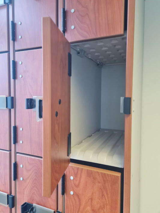 Ultrastor Schrank Nr. 1 – Kirschbaum-Finish (mit abschließbaren Riegeln an den Türen)