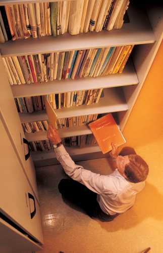 Musikbibliothek mit 7 Regalborden